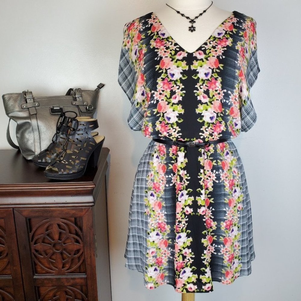 Candie's Bat Sleeves Elastic Waist w/Belt Dress Size M (Juniors)